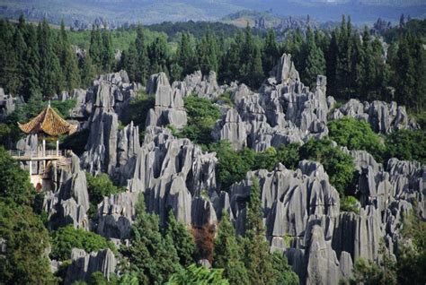  Il Padiglione di Shilin: Una meraviglia architettonica e un rifugio zen nel cuore di Huizhou!