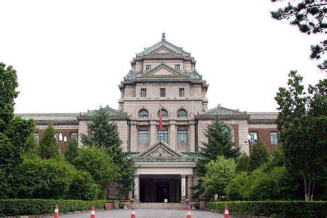 Il Palazzo della Cultura di Changchun: Un gioiello architettonico e un centro pulsante di attività artistiche!