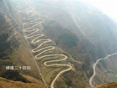   Il Tempio di Qinglong: Un gioiello nascosto tra le montagne e un'oasi di pace!